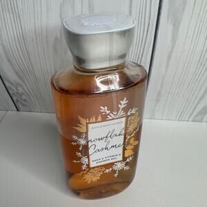 Bath & Body Works SNOWFLAKES & CASHMERE Body Wash Shower Gel 10 oz.  New sealed
